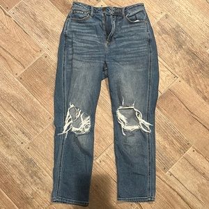 Hollister curvy ultra high rise mom jeans. Hollister vintage stretch W26 L25